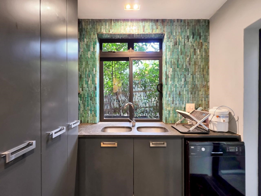 To Let 4 Bedroom Property for Rent in Higgovale Western Cape